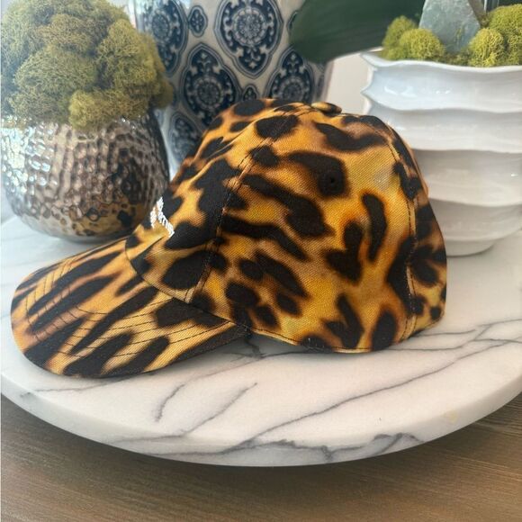 NWT STELLA MCCARTNEY
Hat Printed Eco Cotton Canvas Nordstrom tag only main image 4